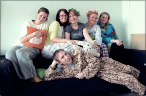 Счастливые "домочадцы" pajamas-party2